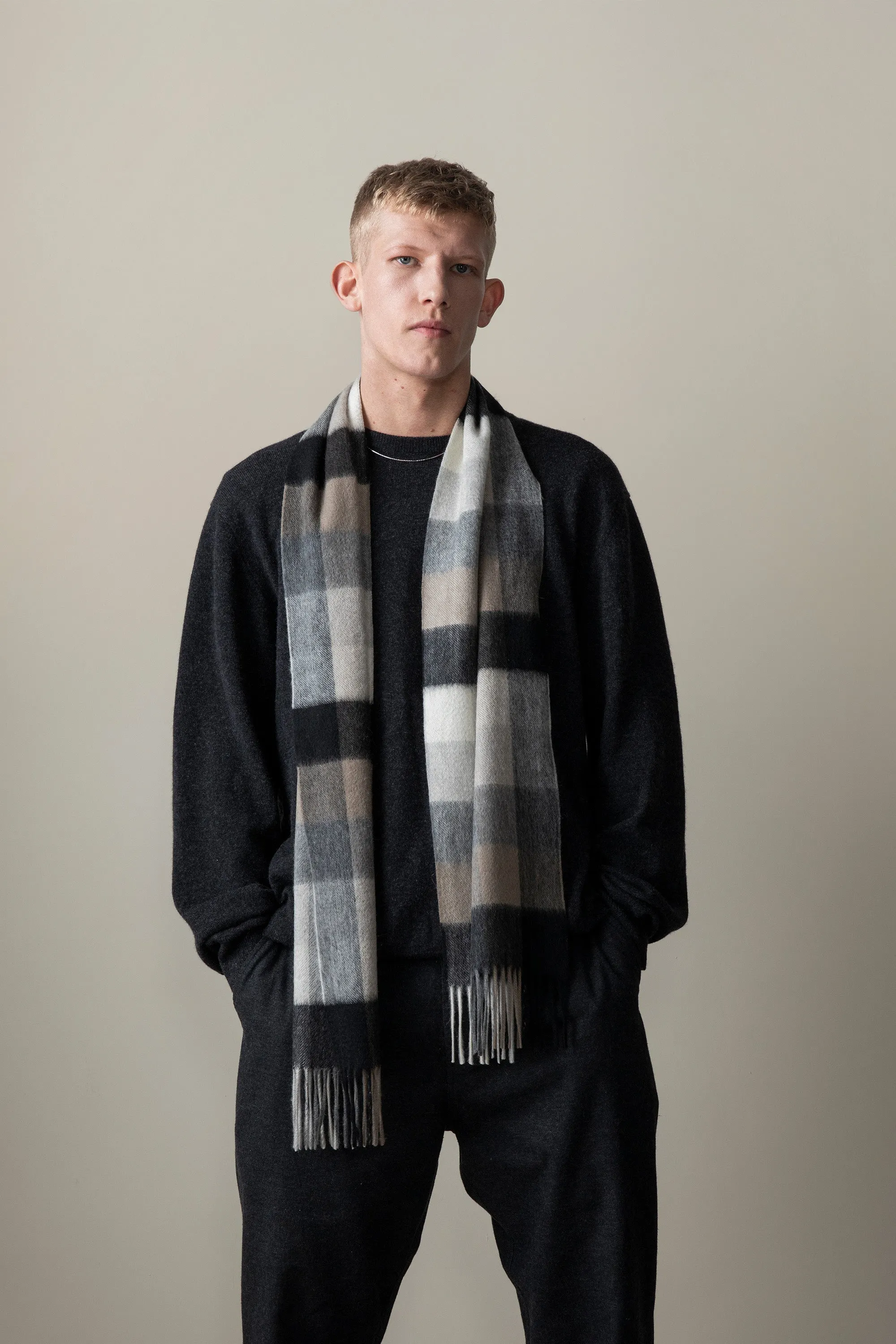 5 Square Check Cashmere Scarf - Black Grey