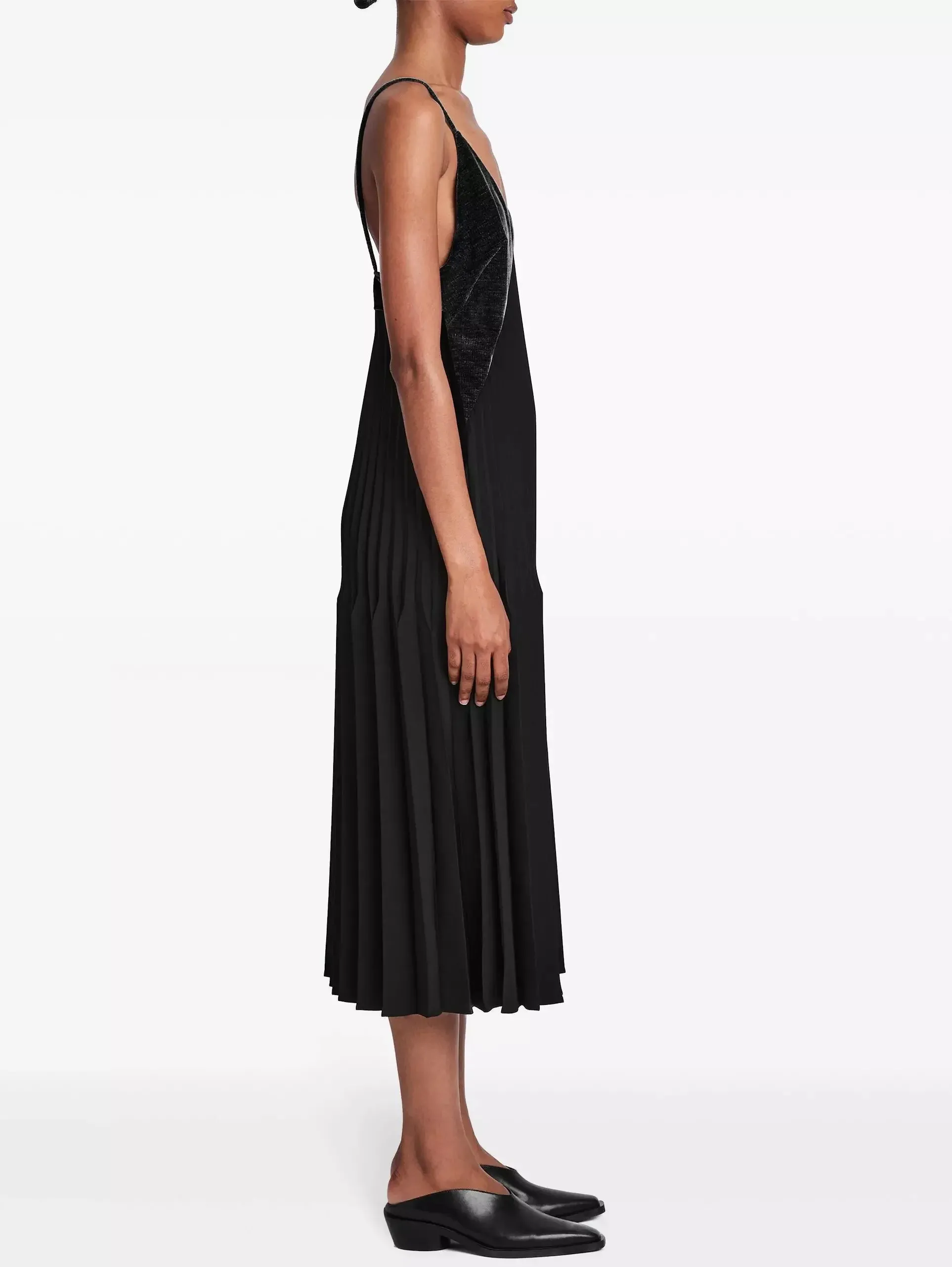 Black Pleated Velvet Sleeveless Midi Dress