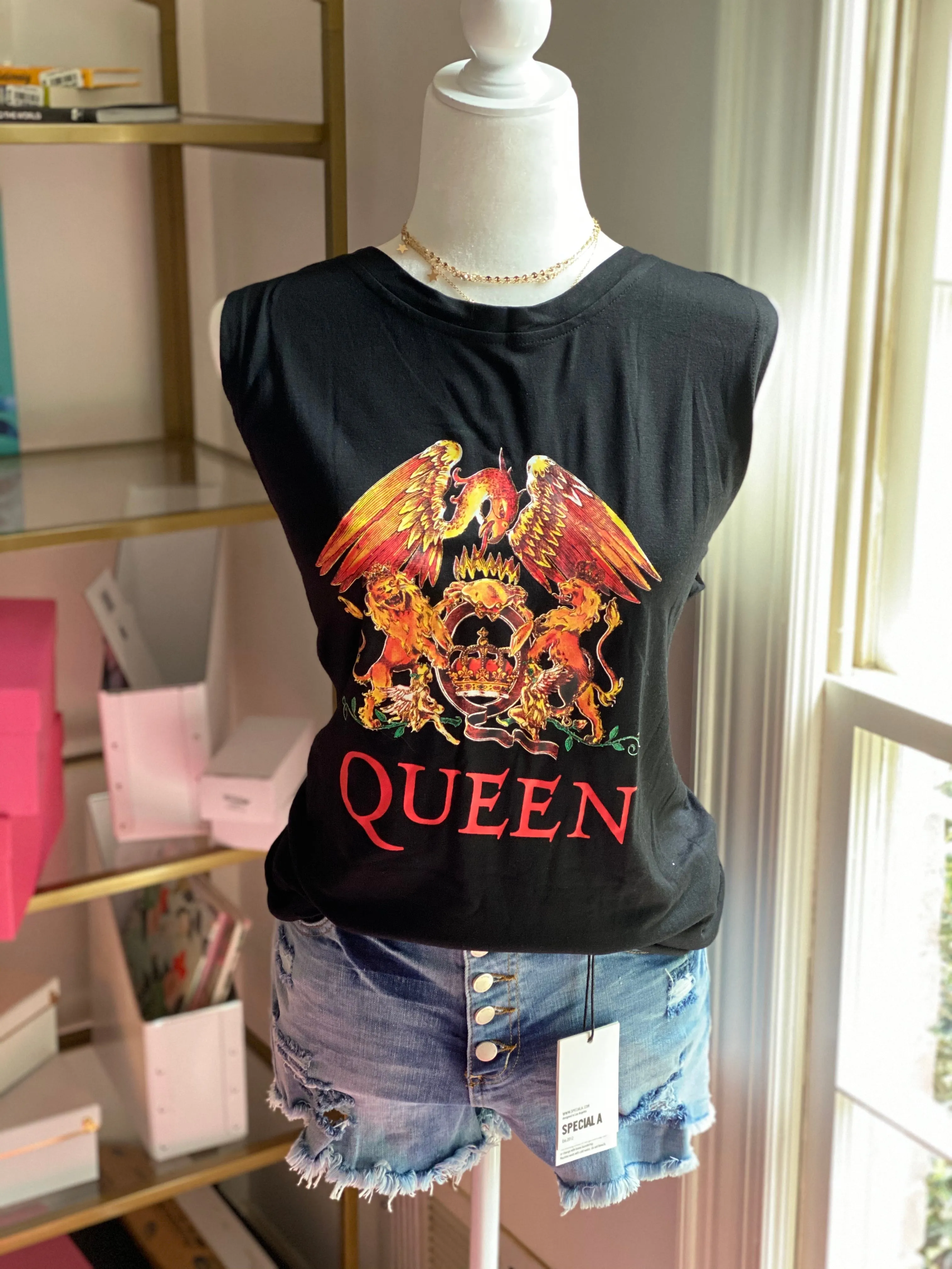 Queen sleeveless black graphic tee