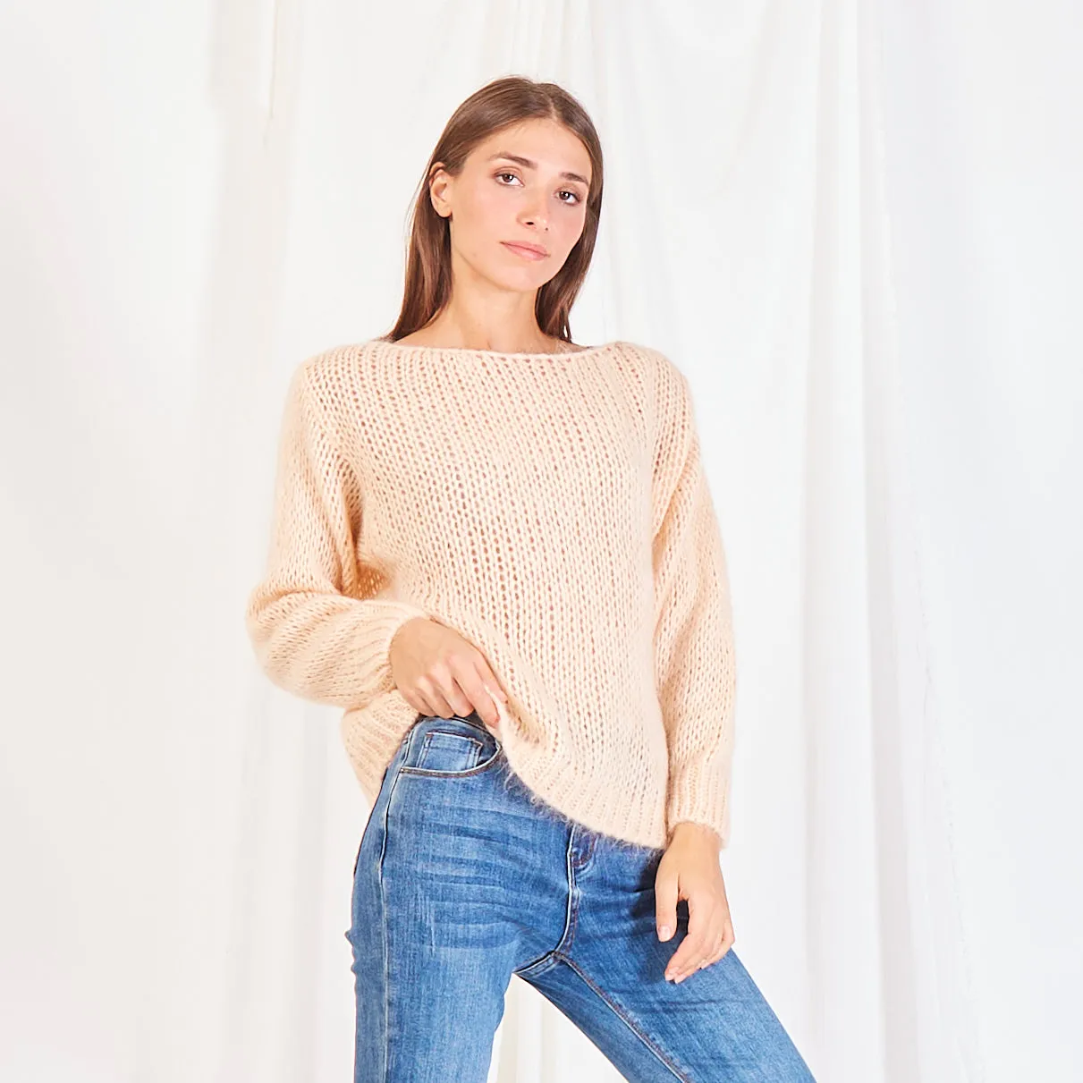 Wholesale chunky mohair-knit sweater with crew neck